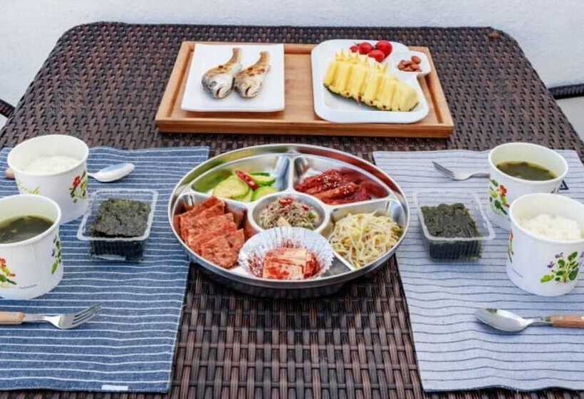 Goseong Oho Rock Pool Villa Pension