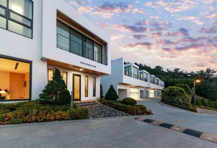 Goseong Oho Rock Pool Villa Pension