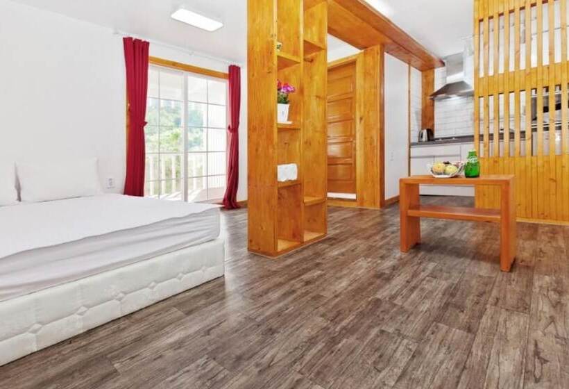 Goseong Haemaji Pension