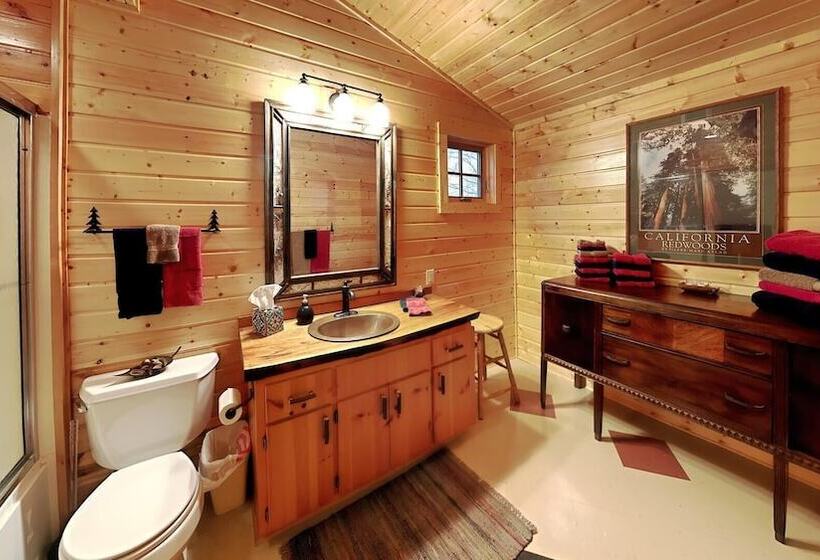 Grand View Log Cabin