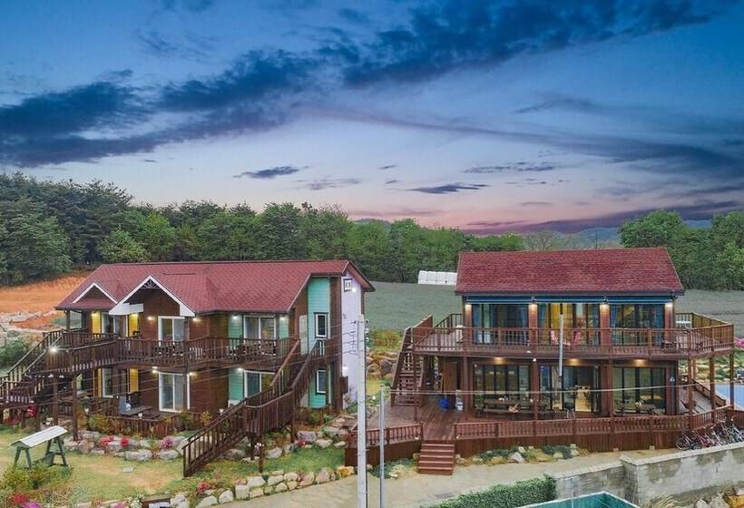 Gyeongju Byeolgwadaliyagi Pension