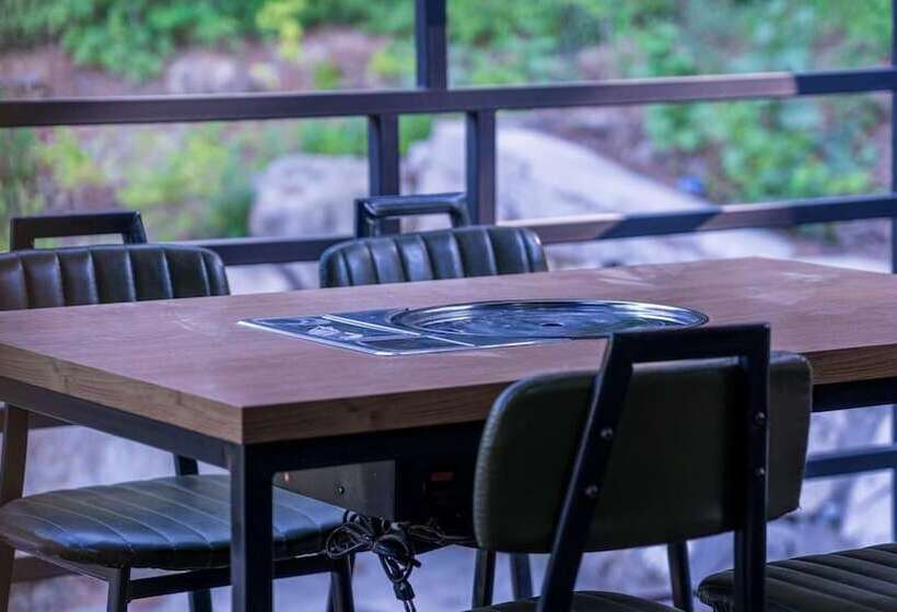 Gyeongju Byeolgwadaliyagi Pension