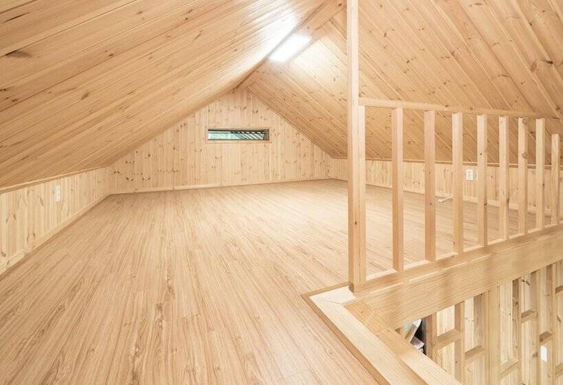 Gyeongju Byeolgwadaliyagi Pension