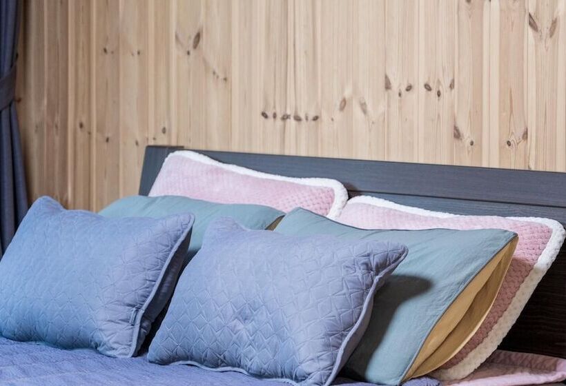 Gyeongju Byeolgwadaliyagi Pension