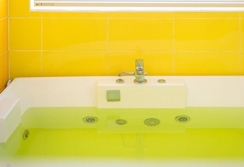 Gyeongju Jullietapoolvilla&kidspension