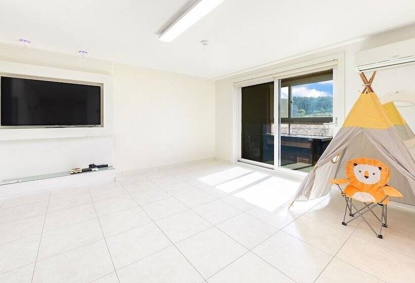 Gyeongju Jullietapoolvilla&kidspension