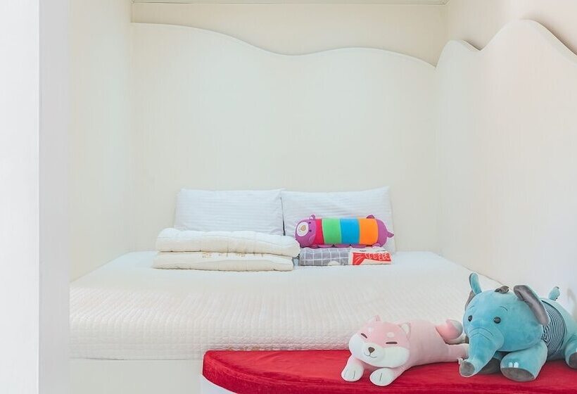 Gyeongju Jullietapoolvilla&kidspension