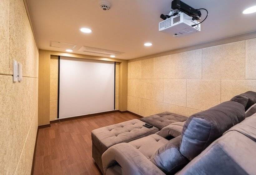 Отель Blue Mango Pool Villa & Resort