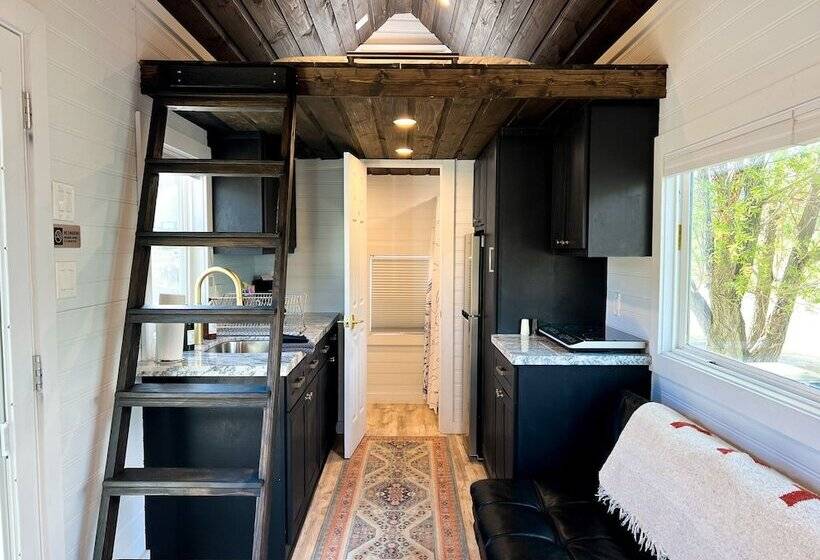 فندق Bv Overlook Camp & Lodging