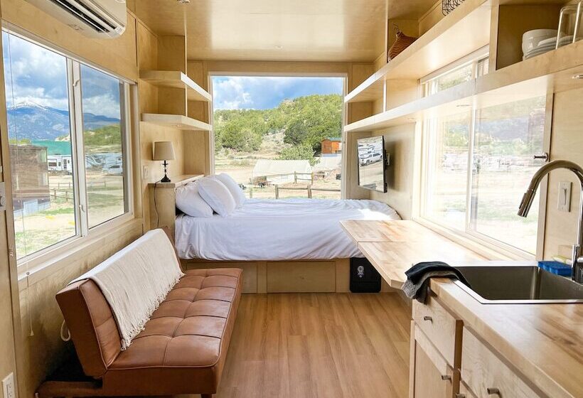 فندق Bv Overlook Camp & Lodging