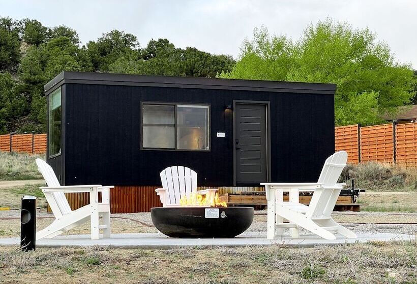 فندق Bv Overlook Camp & Lodging