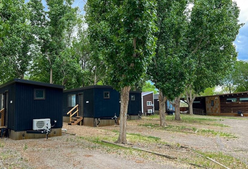 فندق Cedar Creek Lodging & Rv Park