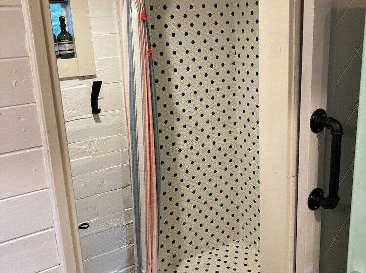 فندق Cedar Creek Lodging & Rv Park