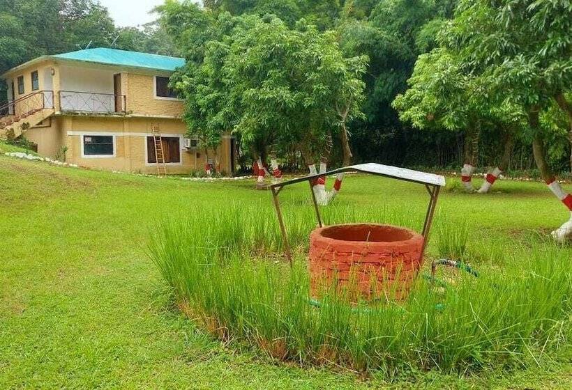 فندق Corbett Tiger Tejomaya Resort