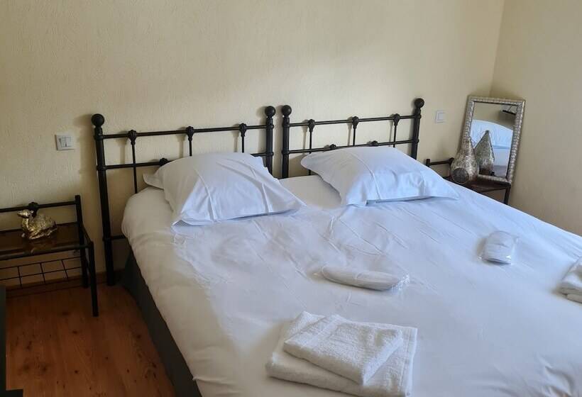 בית מלון כפרי Est Garden