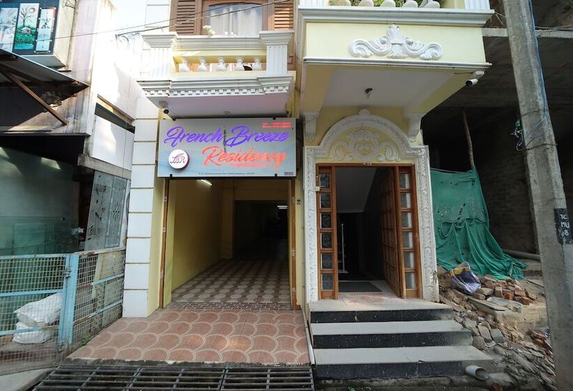 Отель French Breeze Residency