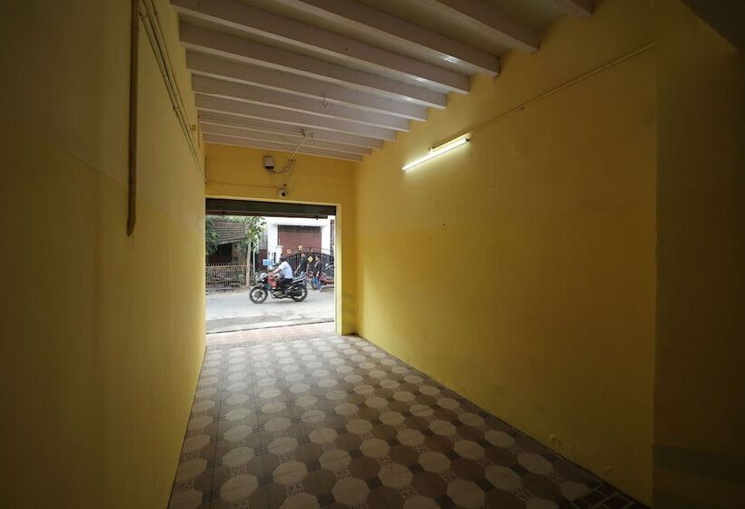 Отель French Breeze Residency