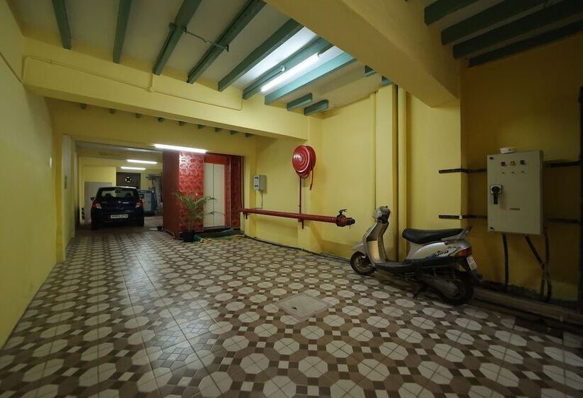 Отель French Breeze Residency