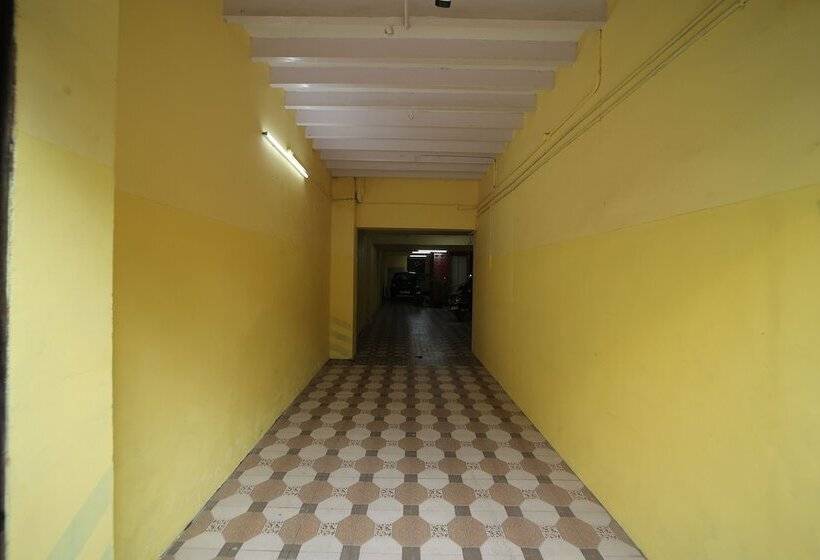 Отель French Breeze Residency