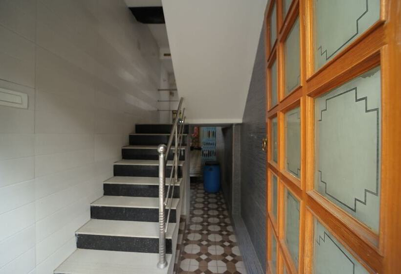 Отель French Breeze Residency