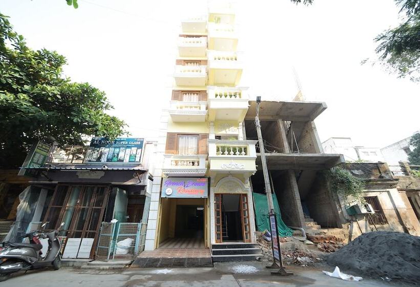 Отель French Breeze Residency