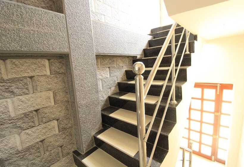 Отель French Breeze Residency