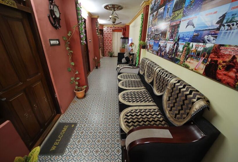 Отель French Breeze Residency