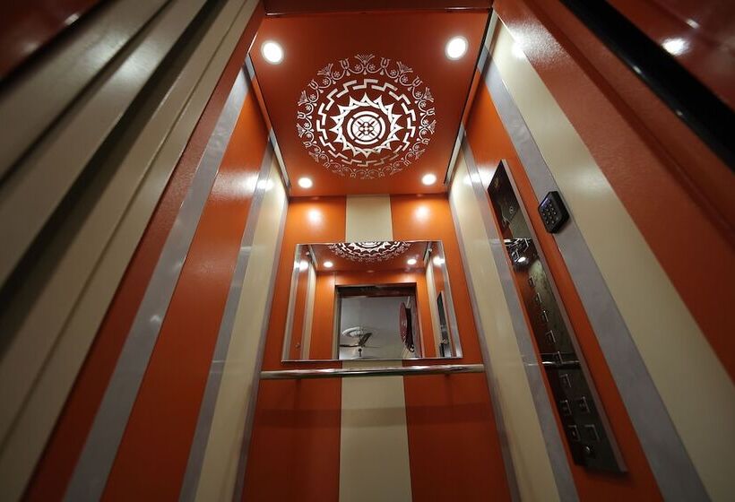 Отель French Breeze Residency