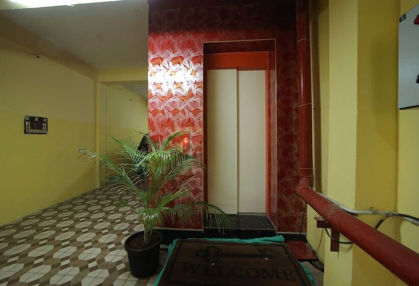 Отель French Breeze Residency