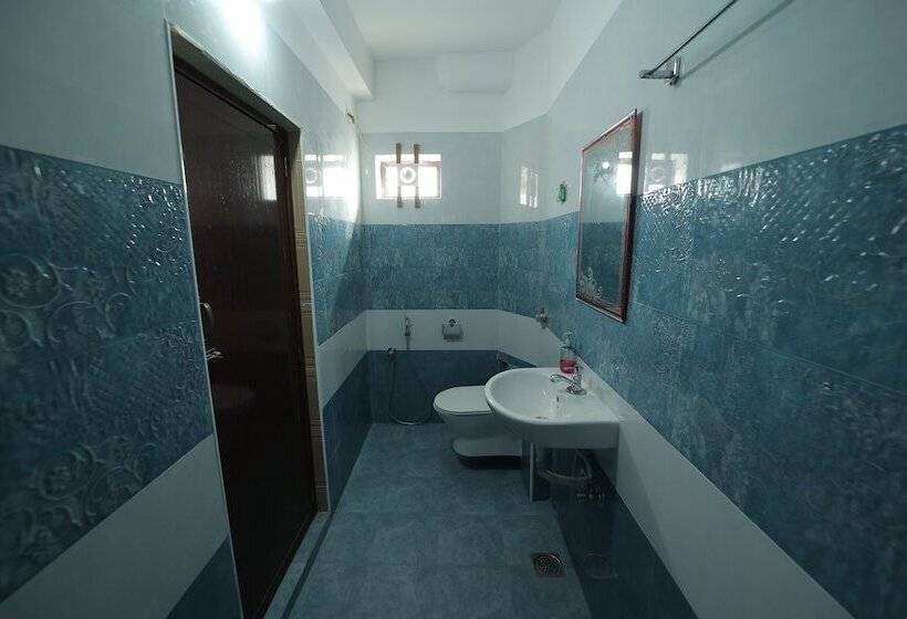 Отель French Breeze Residency