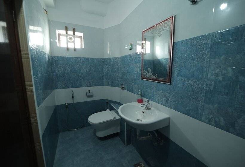 Отель French Breeze Residency