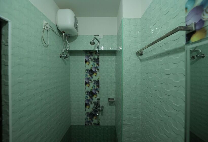 Отель French Breeze Residency