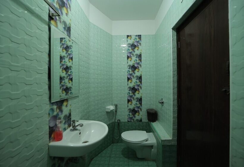 Отель French Breeze Residency