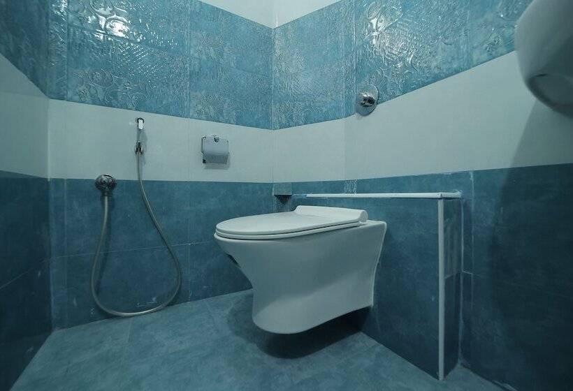 Отель French Breeze Residency