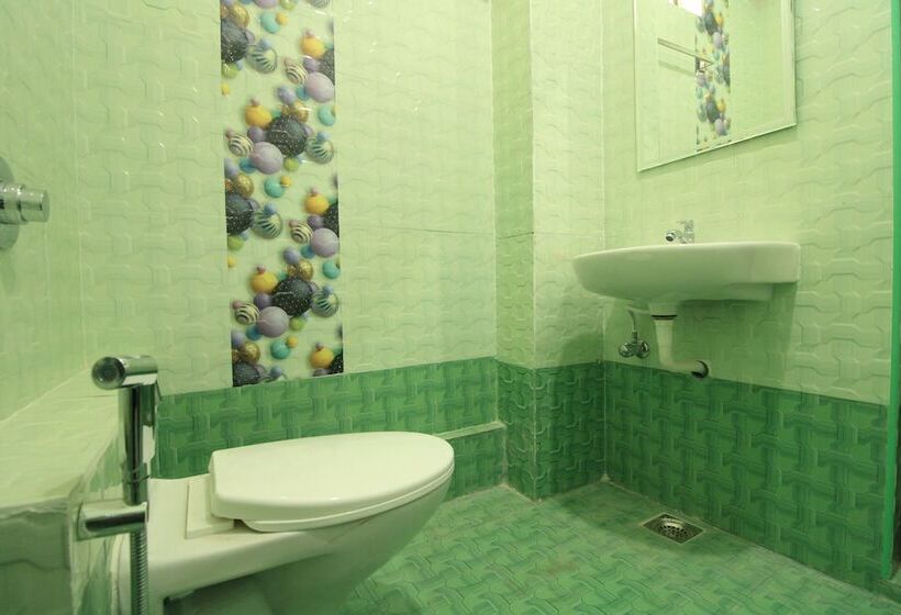 Отель French Breeze Residency