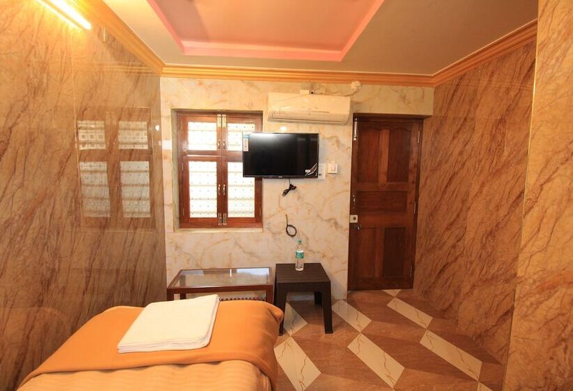 Отель French Breeze Residency