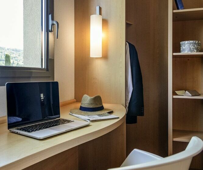 Отель Hôtel Ibis Cannes Mouans Sartoux