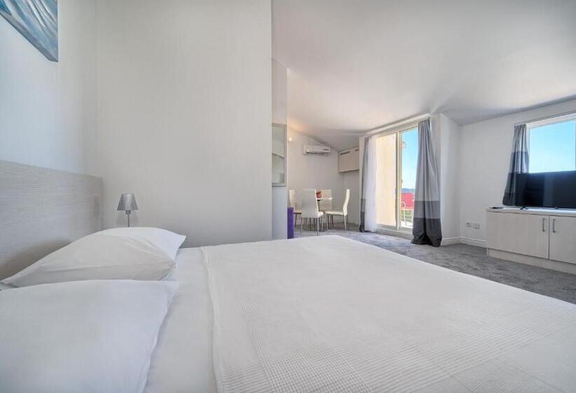 בית מלון כפרי Aqua   Guest Rooms & Suites Kaštela