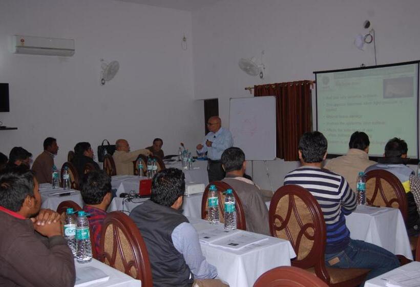 فندق Kurja Resort