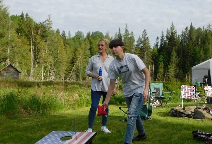 فندق Ladd Pond Cabins And Campground, Llc