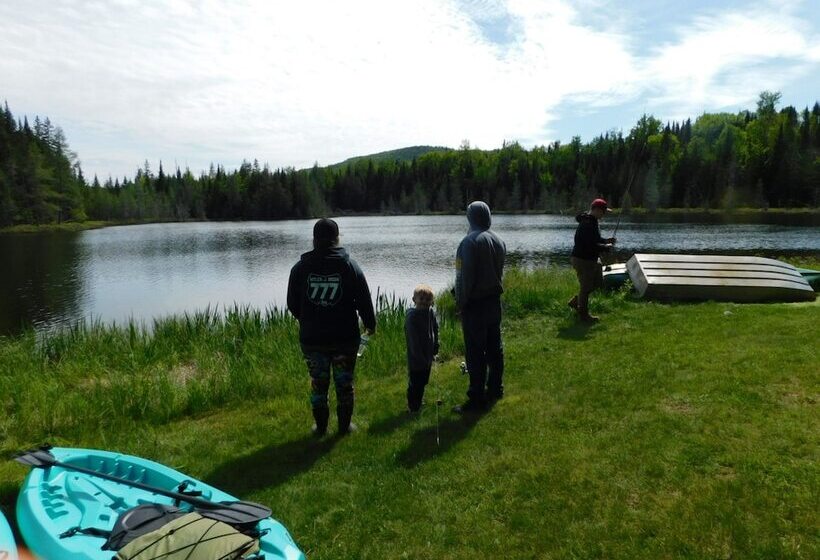 فندق Ladd Pond Cabins And Campground, Llc