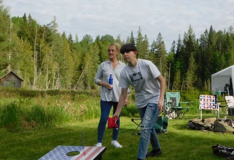 فندق Ladd Pond Cabins And Campground, Llc