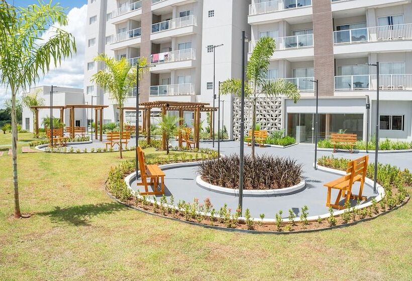 בית מלון כפרי Lagoa Eco Towers