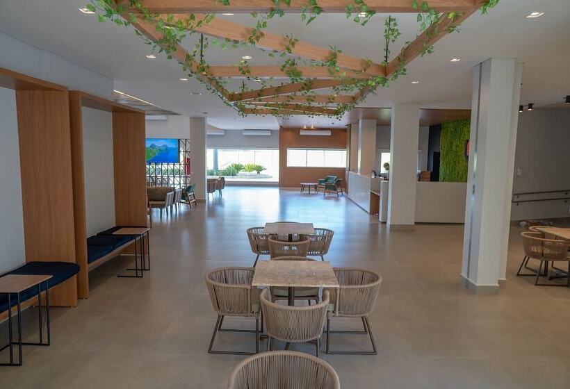 בית מלון כפרי Lagoa Eco Towers