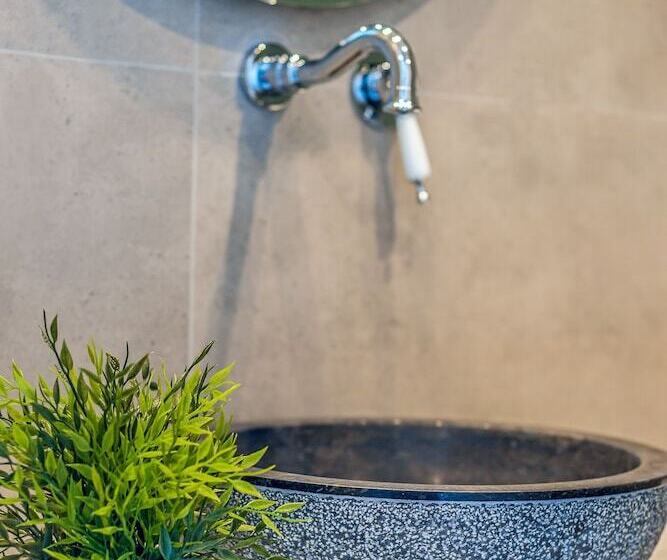 בית מלון כפרי Livikon By The Sea