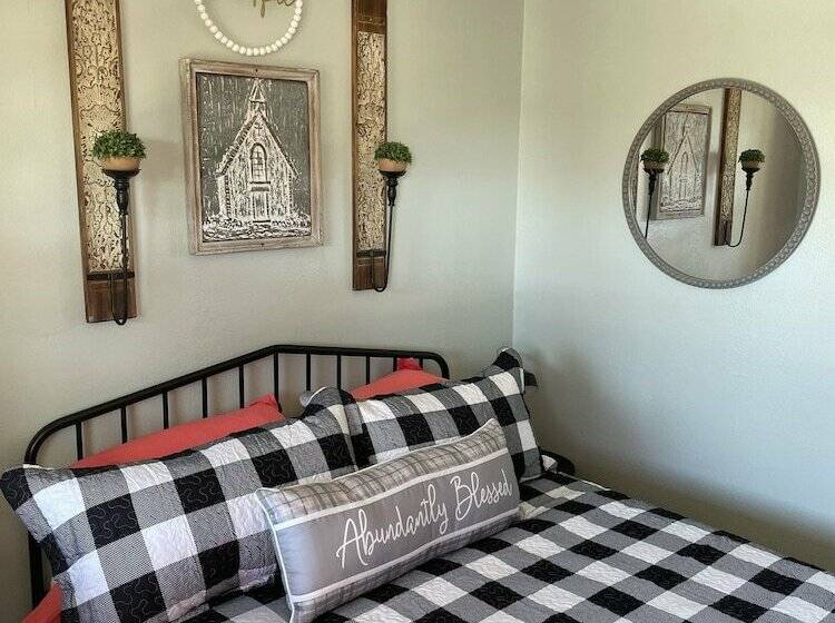 ホテル Millz Manor At Fall River Millz