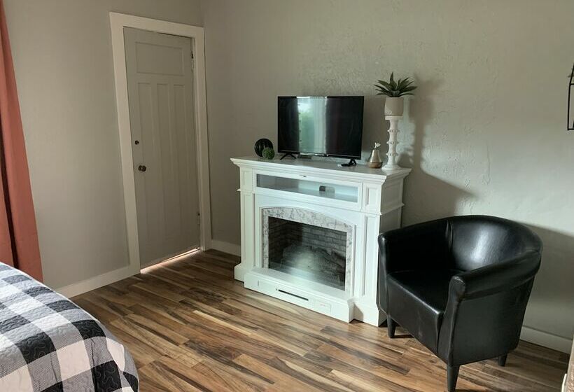 ホテル Millz Manor At Fall River Millz