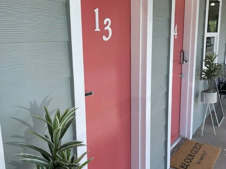 ホテル Millz Manor At Fall River Millz