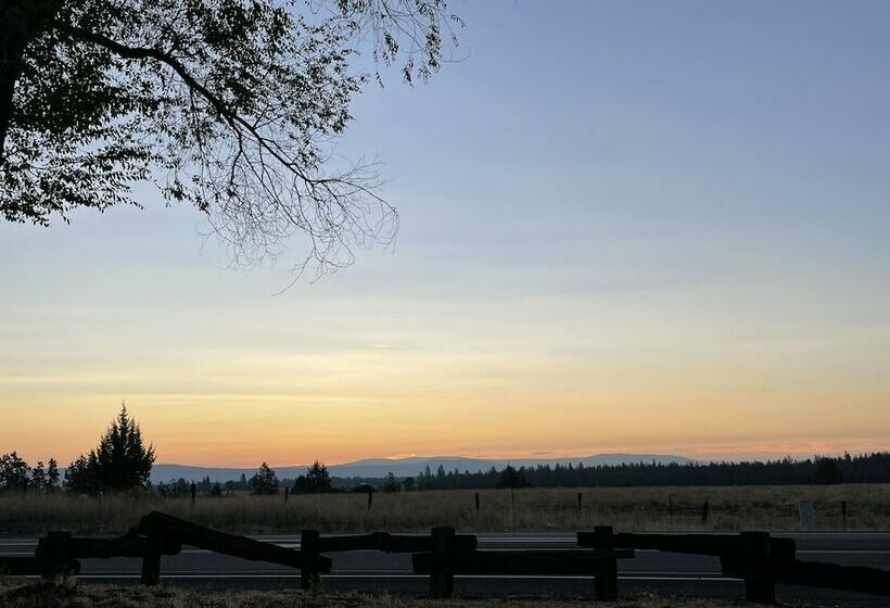 ホテル Millz Manor At Fall River Millz