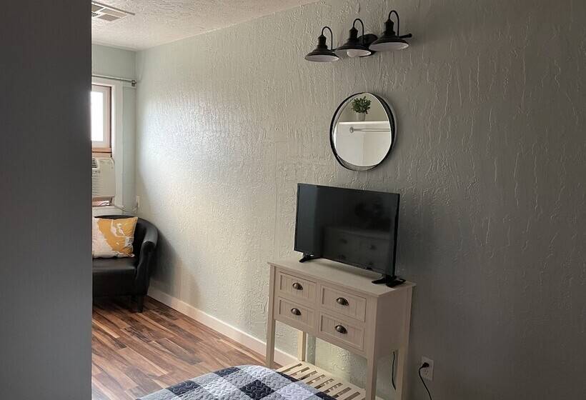 ホテル Millz Manor At Fall River Millz